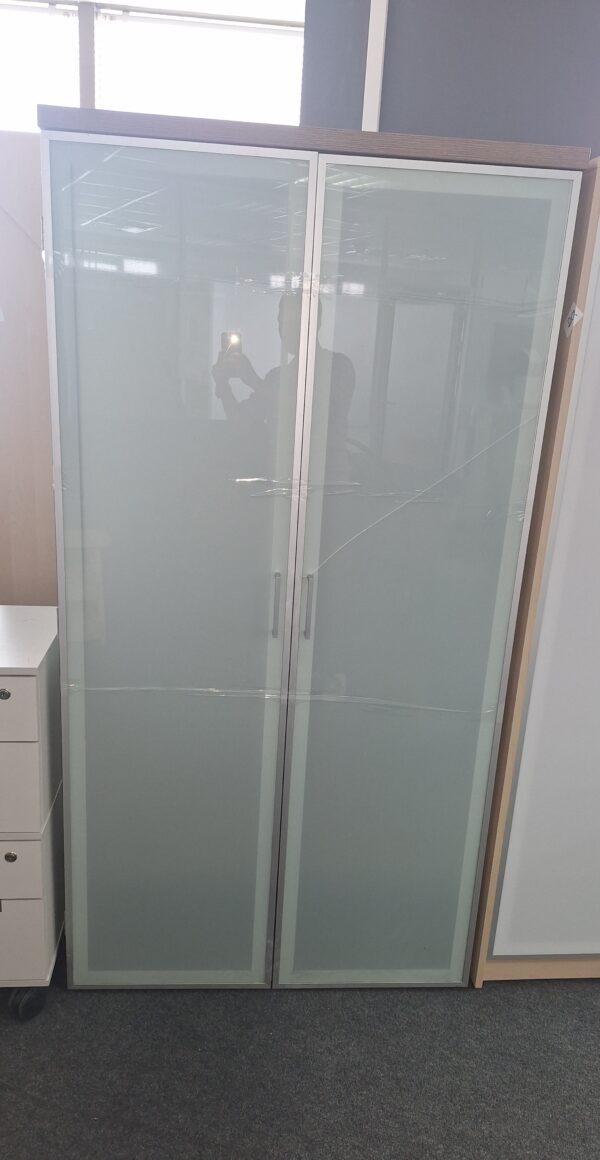 Шкаф гардеробный с железным каркасом